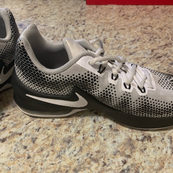 Nike Youth Kids Air Max Infuriate Basketball Shoes - Picture 3 of 4